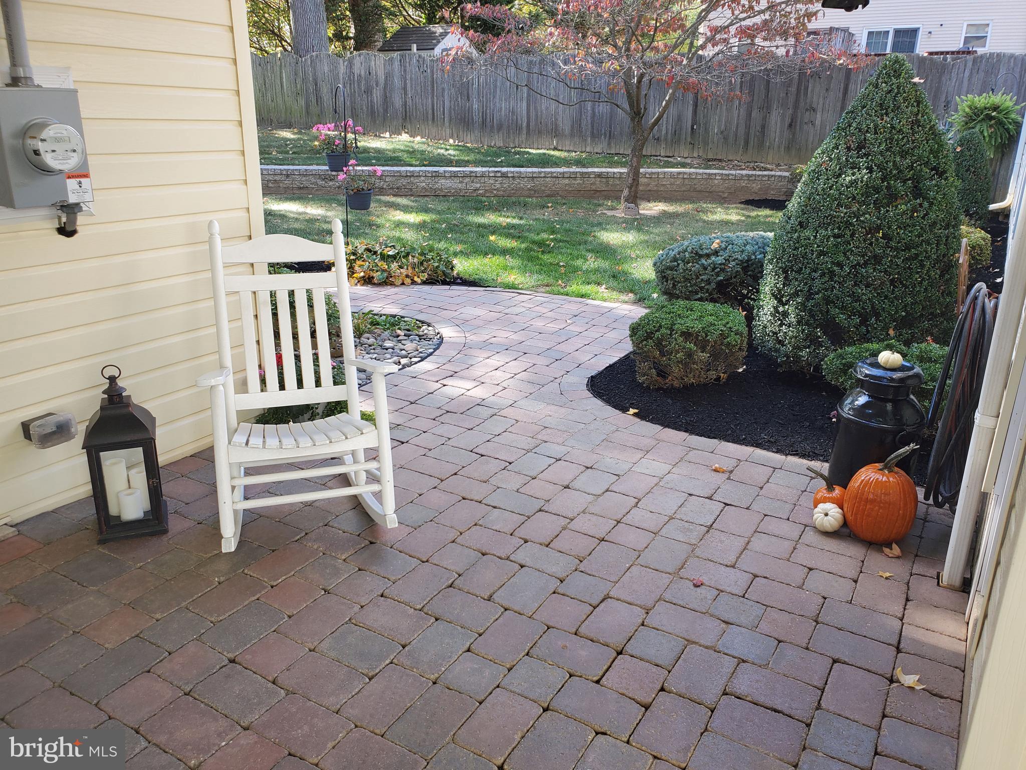 16 Robert Road New Castle, DE 19720 - Photo 3 of 30 a backyard of a house with table and chairs