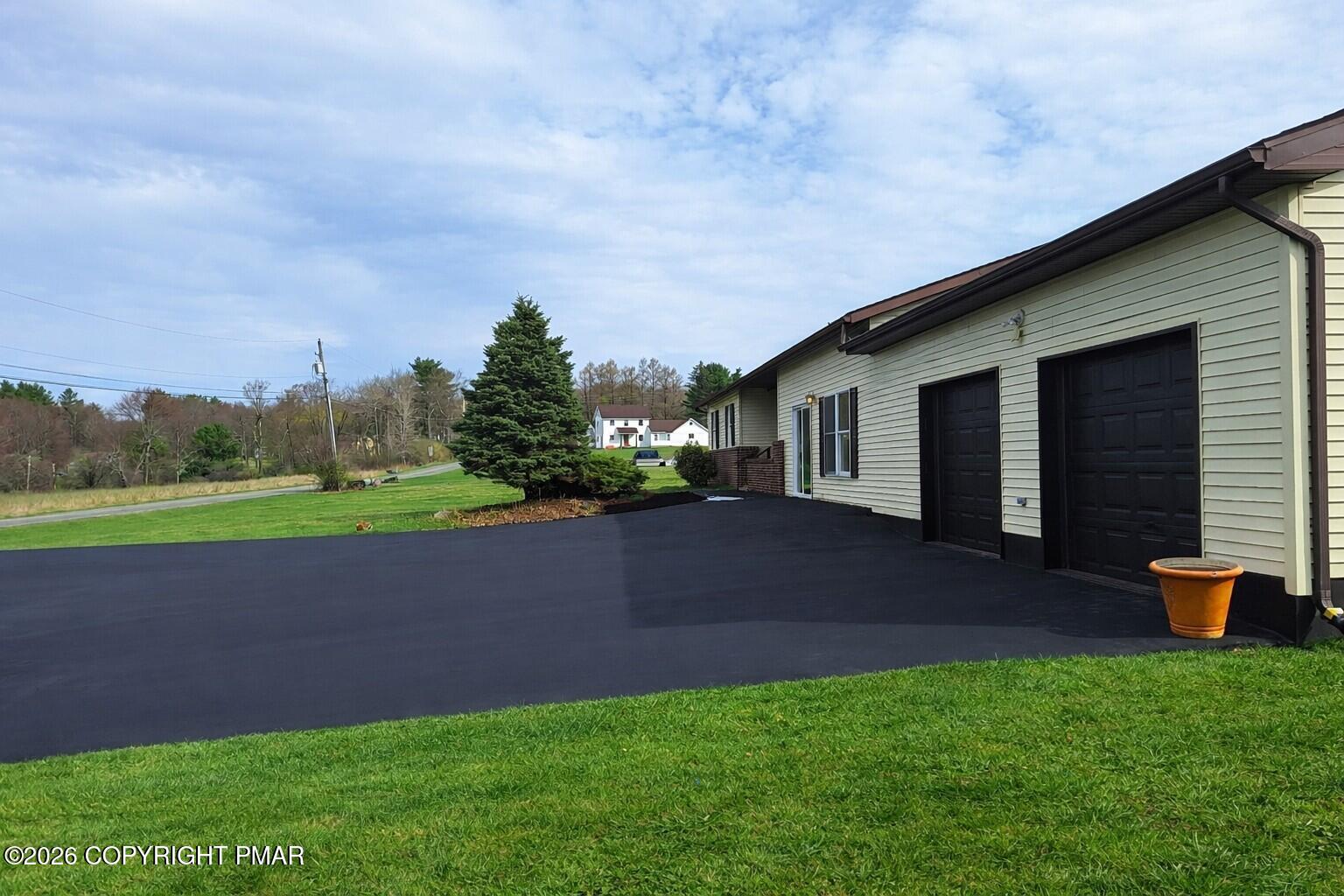 125 Clearview Road Long Pond, PA 18334 - Photo 4 of 24 4