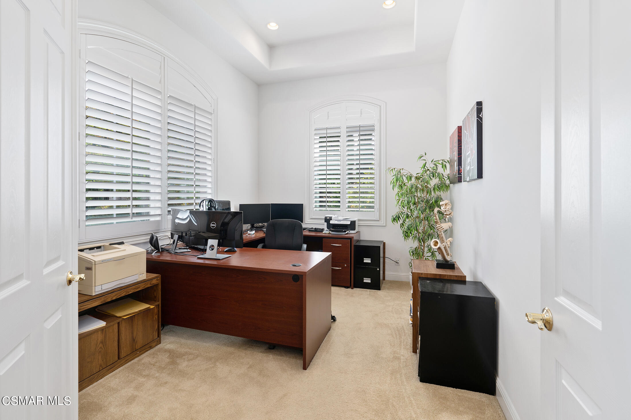 11225 Watson Drive Moorpark, CA 93021 - Photo 18 of 89 a living room with furniture and a potted plant