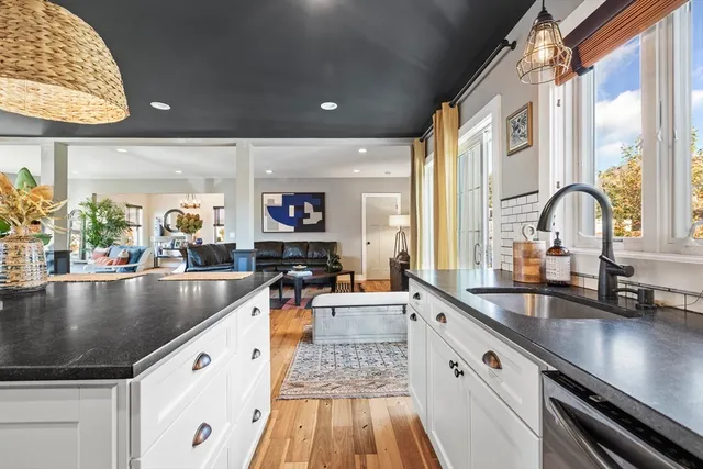 $3,200 | 119 Sycamore Street, Fairhaven, MA 02719