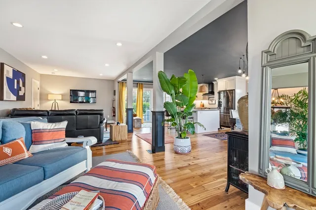 $3,200 | 119 Sycamore Street, Fairhaven, MA 02719