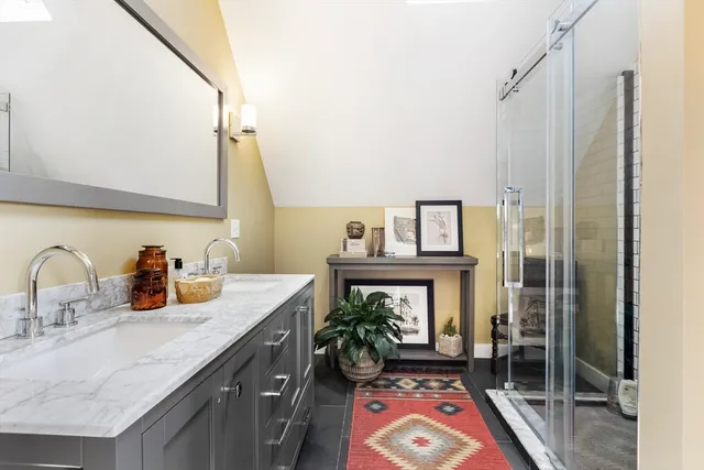 $3,200 | 119 Sycamore Street, Fairhaven, MA 02719