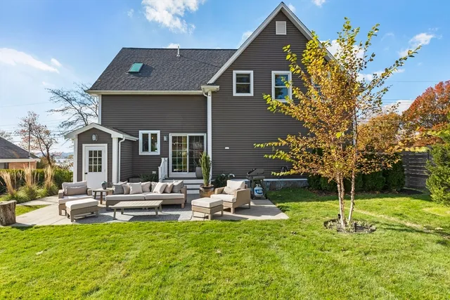 $3,200 | 119 Sycamore Street, Fairhaven, MA 02719