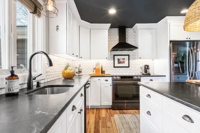 $3,200 | 119 Sycamore Street, Fairhaven, MA 02719