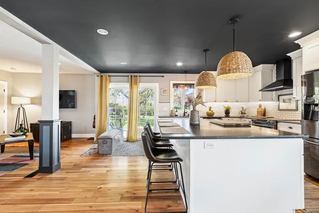 $3,200 | 119 Sycamore Street, Fairhaven, MA 02719