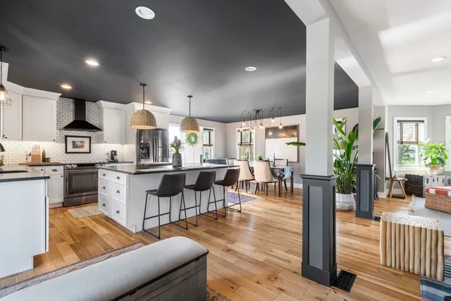 $3,200 | 119 Sycamore Street, Fairhaven, MA 02719