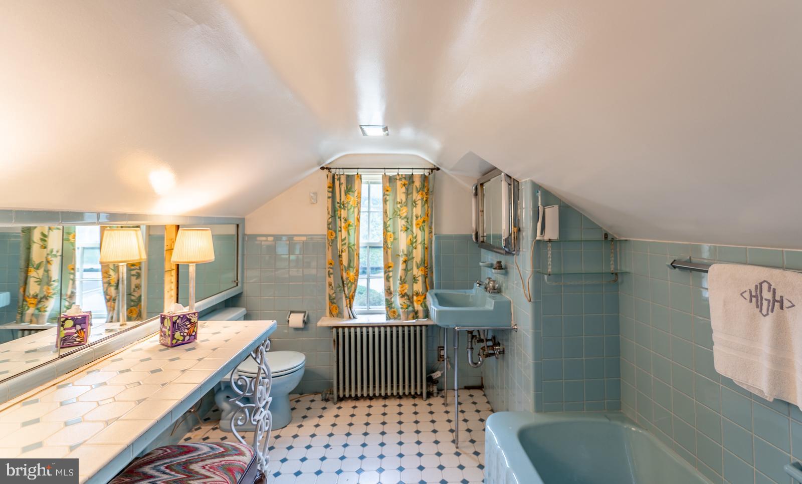 451 King Road West Chester, PA 19380 - Photo 26 of 53 Main Bath