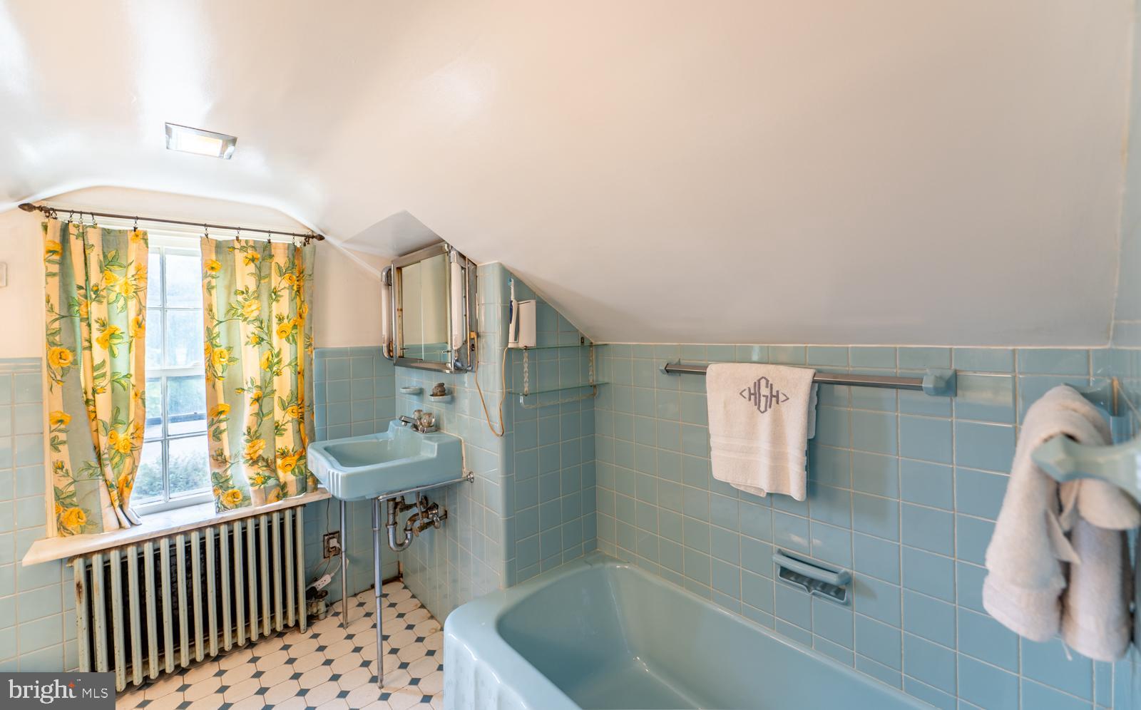 451 King Road West Chester, PA 19380 - Photo 27 of 53 Main Bath