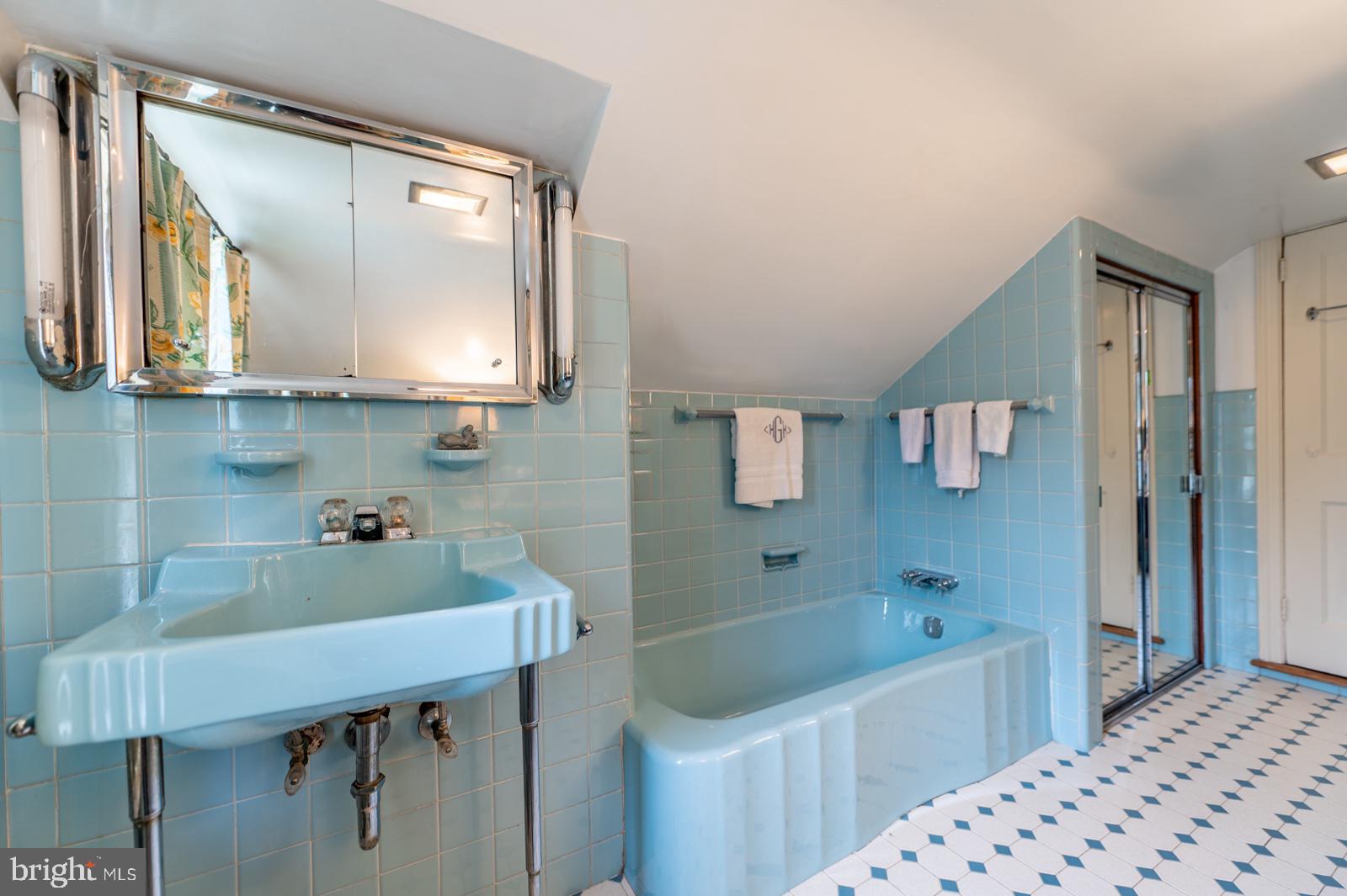 451 King Road West Chester, PA 19380 - Photo 29 of 53 Main Bath
