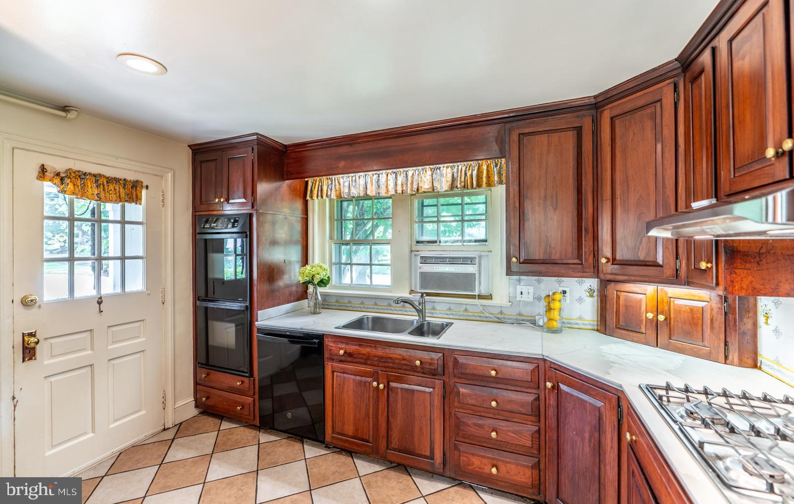451 King Road West Chester, PA 19380 - Photo 10 of 53 Kitchen