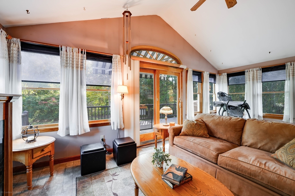 33 Nicholas Road Raynham, MA 02767 - Photo 4 of 35 Gallery Image 4