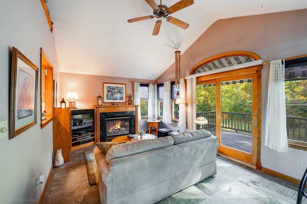 33 Nicholas Road Raynham, MA 02767 - Photo 5 of 35 Gallery Image 5