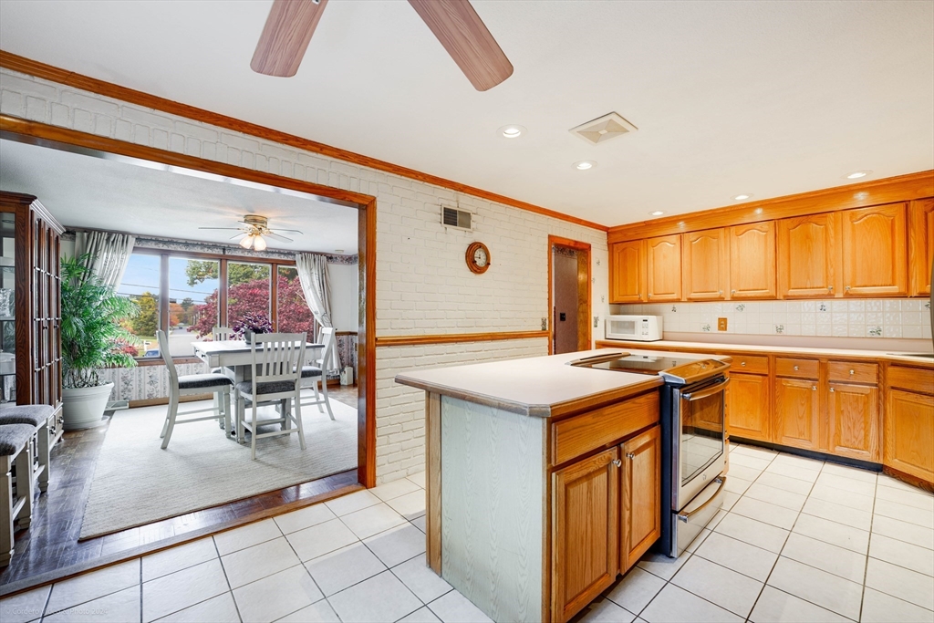33 Nicholas Road Raynham, MA 02767 - Photo 7 of 35 Gallery Image 7