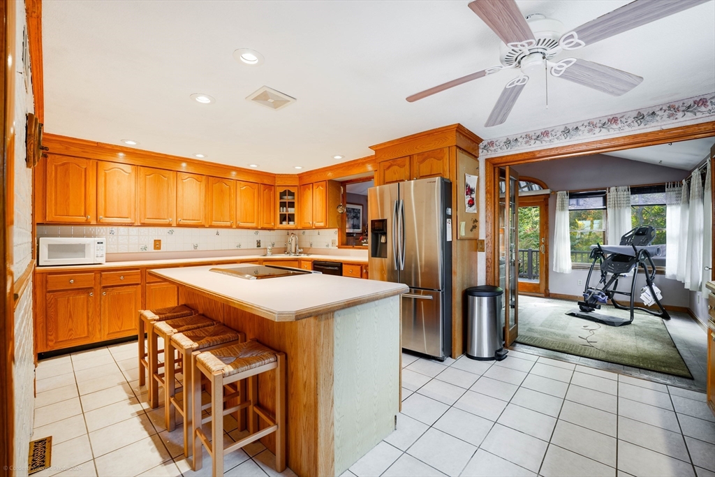 33 Nicholas Road Raynham, MA 02767 - Photo 9 of 35 Gallery Image 9