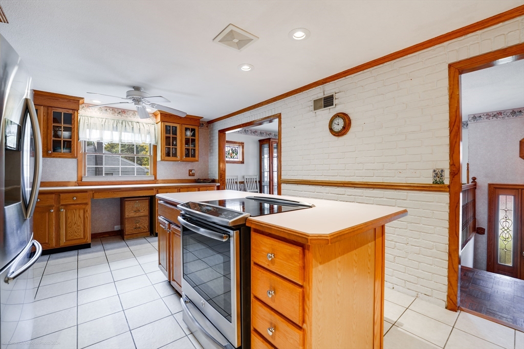 33 Nicholas Road Raynham, MA 02767 - Photo 10 of 35 Gallery Image 10