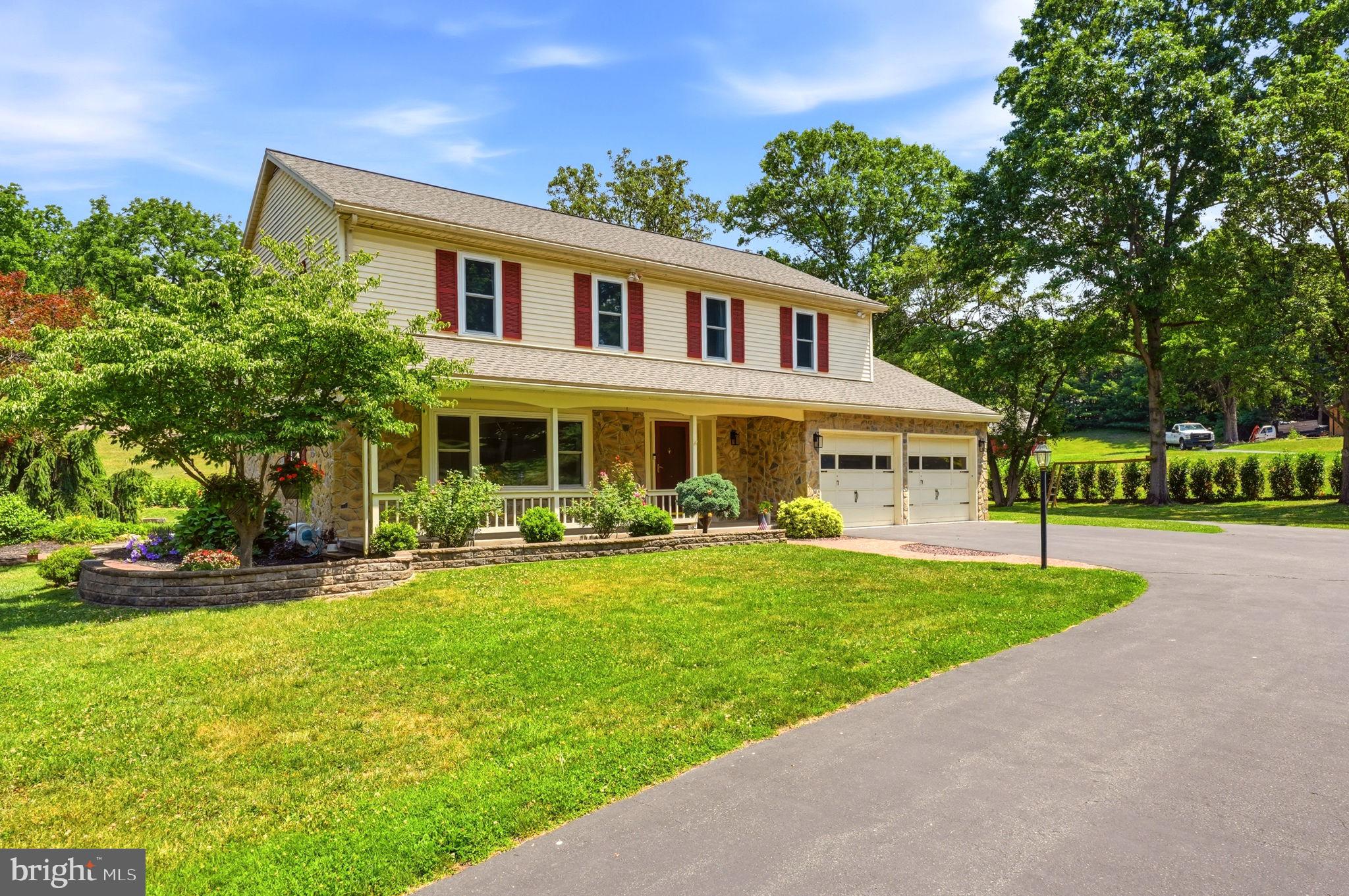 194 Meadow Glen Lane Reading, PA 19607 - Photo 3 of 96