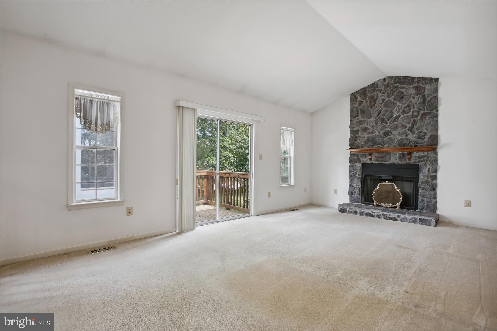 1529 Kingstream Circle Herndon, VA 20170 - Photo 25 of 74 Family Room