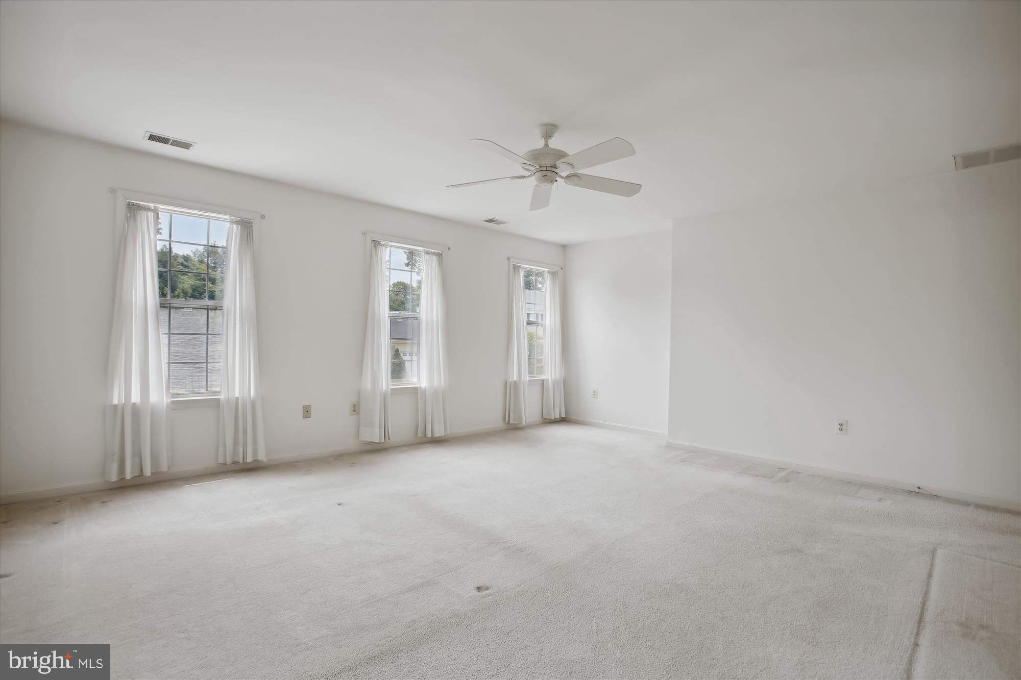 1529 Kingstream Circle Herndon, VA 20170 - Photo 36 of 74 Primary Bedroom