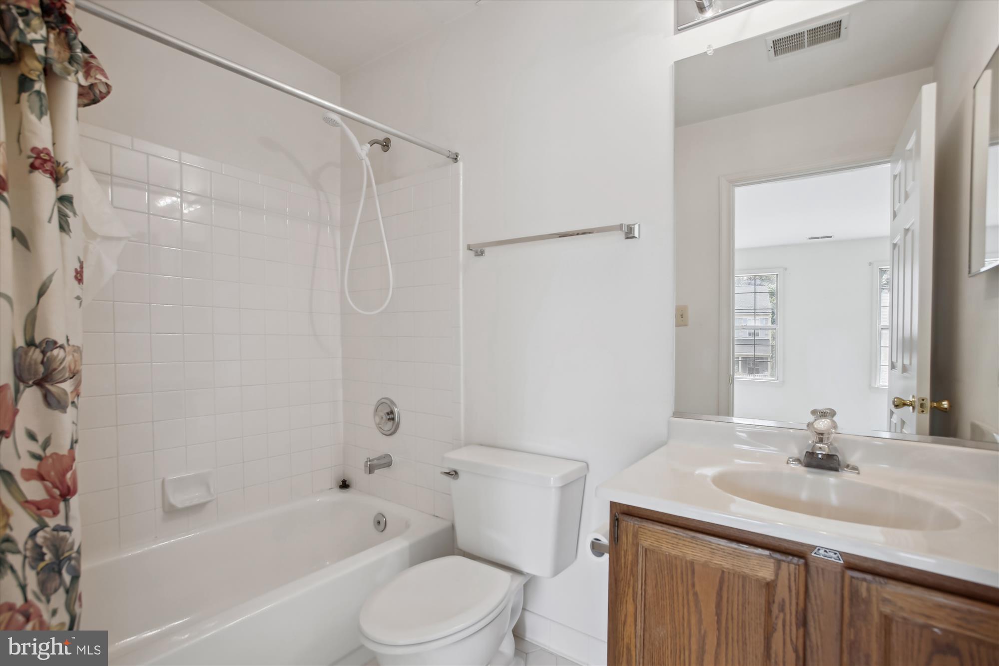 1529 Kingstream Circle Herndon, VA 20170 - Photo 51 of 74 Bedroom 4 Full Bath