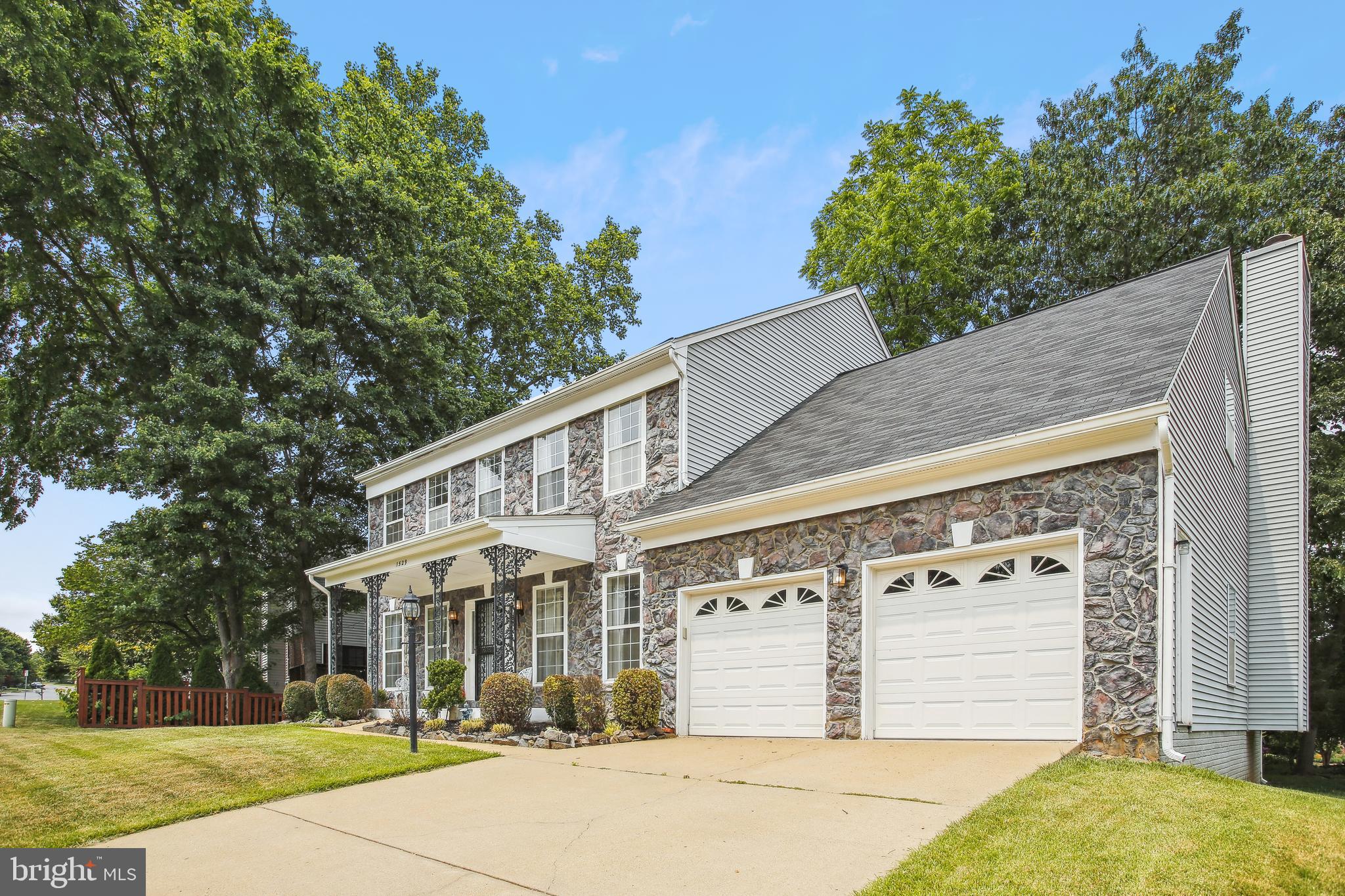 1529 Kingstream Circle Herndon, VA 20170 - Photo 9 of 74 Beautiful stone front colonial home