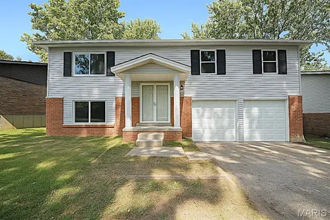 $219,900 | 2347 Farflung Drive, Florissant, MO 63031