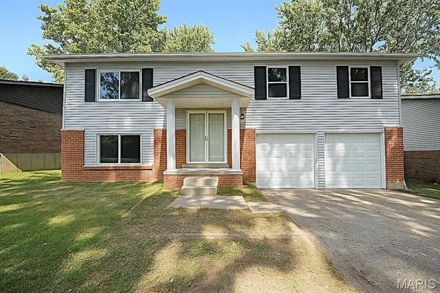 $224,900 | 2347 Farflung Drive, Florissant, MO 63031