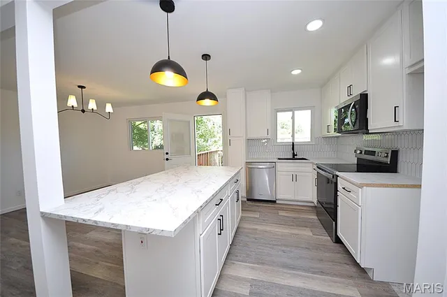 $219,900 | 2347 Farflung Drive, Florissant, MO 63031