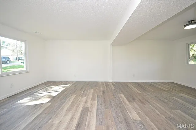 $219,900 | 2347 Farflung Drive, Florissant, MO 63031