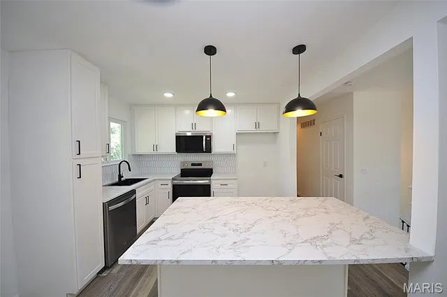 $219,900 | 2347 Farflung Drive, Florissant, MO 63031