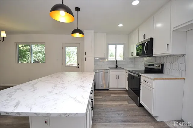 $219,900 | 2347 Farflung Drive, Florissant, MO 63031