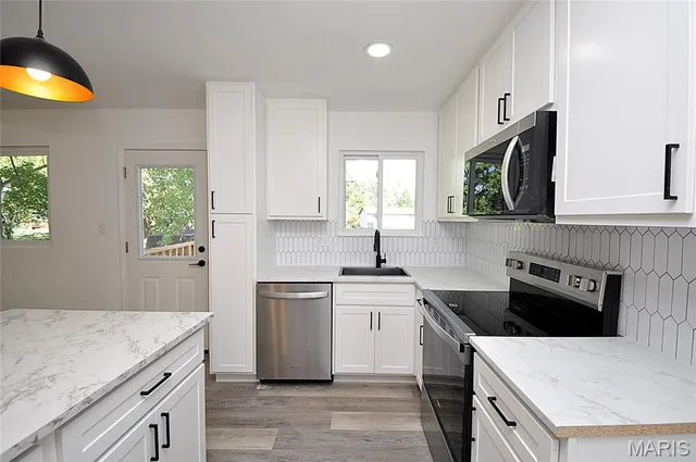 $219,900 | 2347 Farflung Drive, Florissant, MO 63031