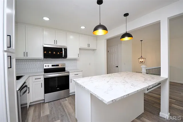 $219,900 | 2347 Farflung Drive, Florissant, MO 63031