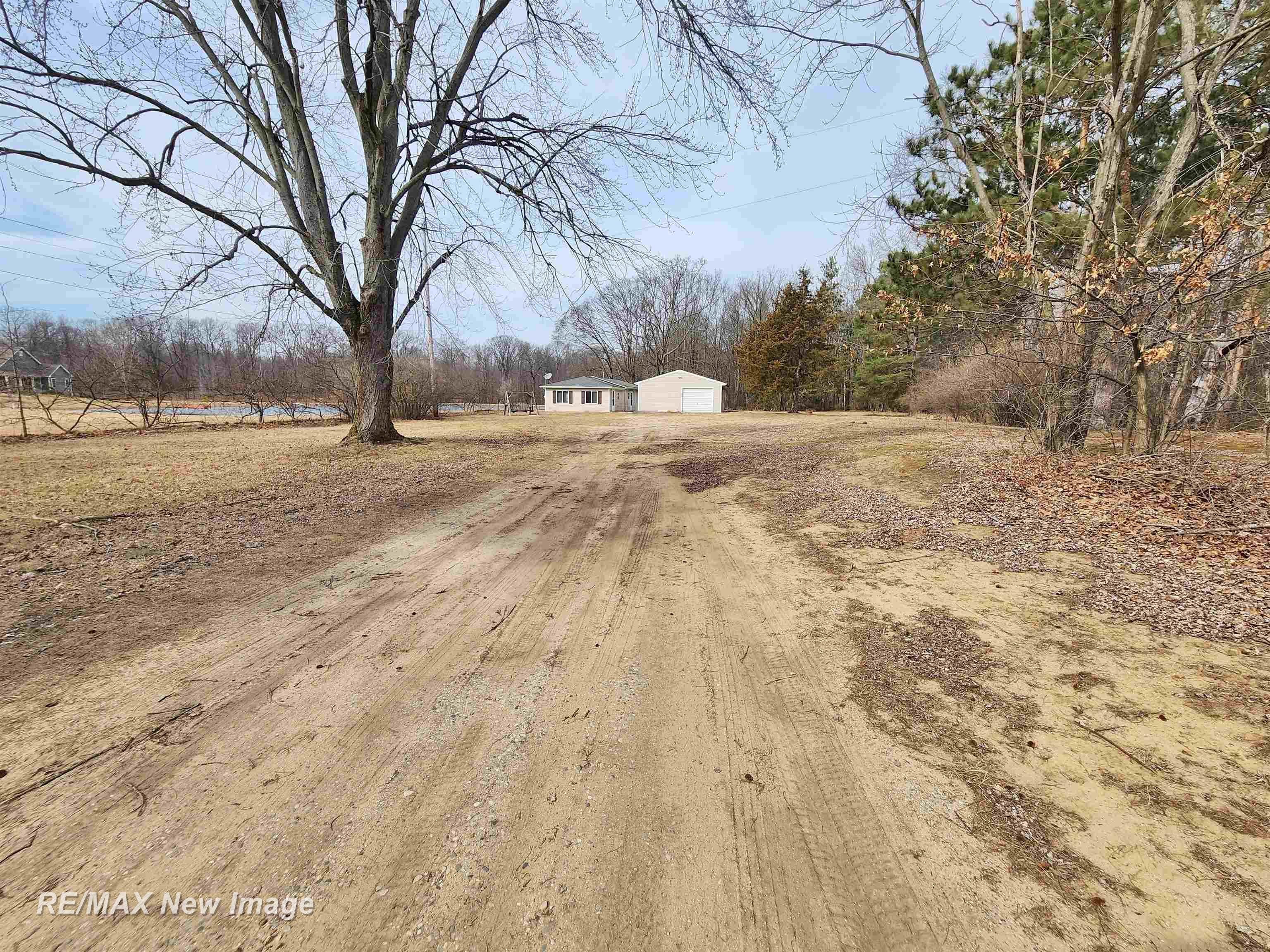 12000 Lakefield Road St. Charles, MI 48655 - Photo 6 of 39 50168912-4c1fcdab-c65d-4dd2-a9e6-6244b3f3fefb.JPG
