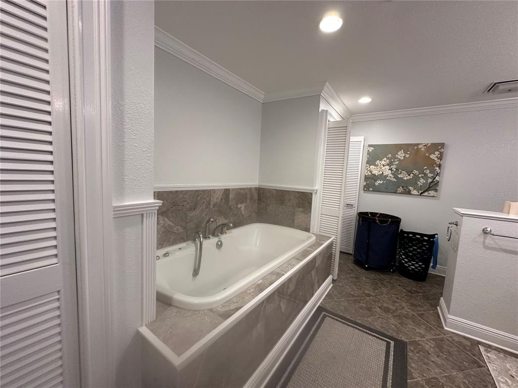 104 Woden Way Winter Haven, FL 33884 - Photo 24 of 48 a bathroom with a tub a sink and wooden floor