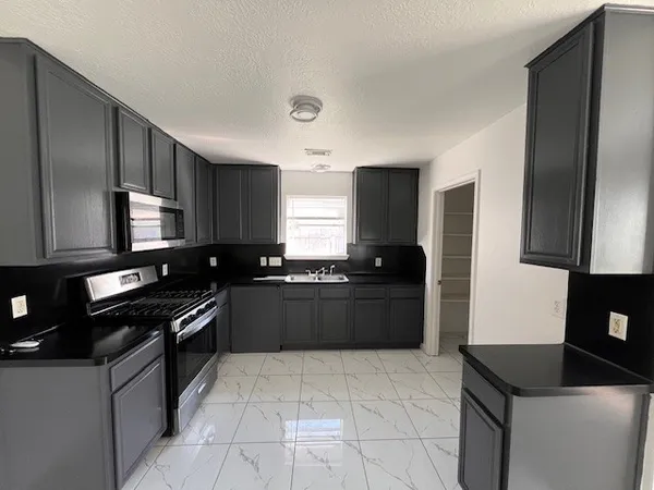$2,850 | 2206 Laurel Oak Drive, Missouri City, TX 77489