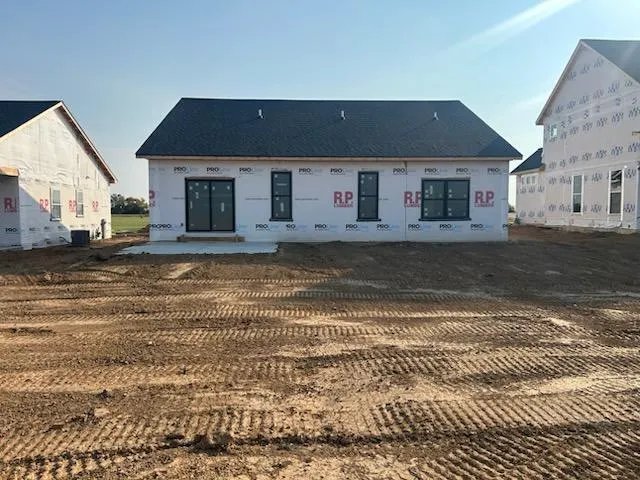 $325,900 | 667 South Regulators Street, Rochelle, IL 61068