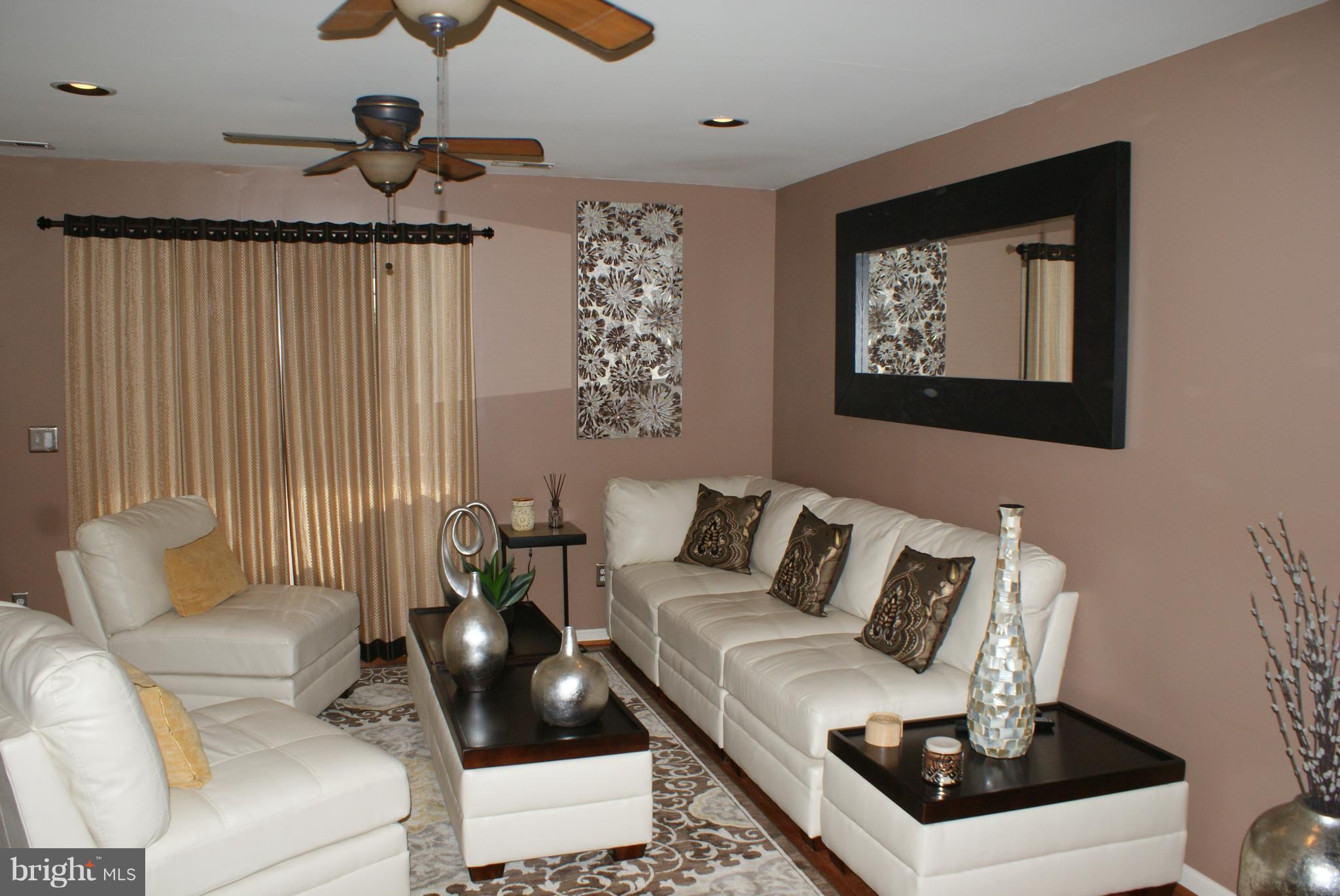 678 Hunting Fields Road Baltimore, MD 21220 - Photo 5 of 24 Family Room