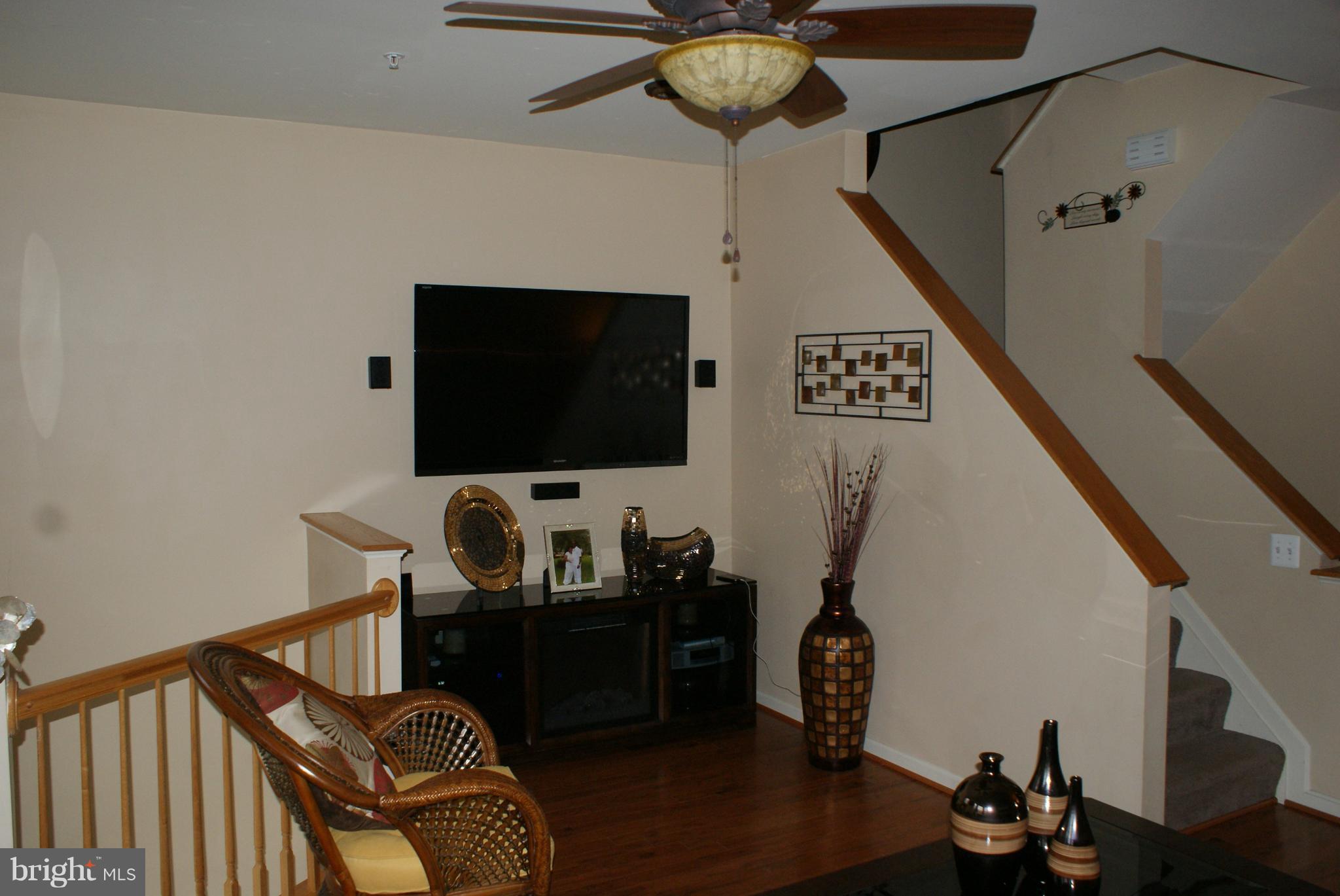 678 Hunting Fields Road Baltimore, MD 21220 - Photo 8 of 24 Living Room