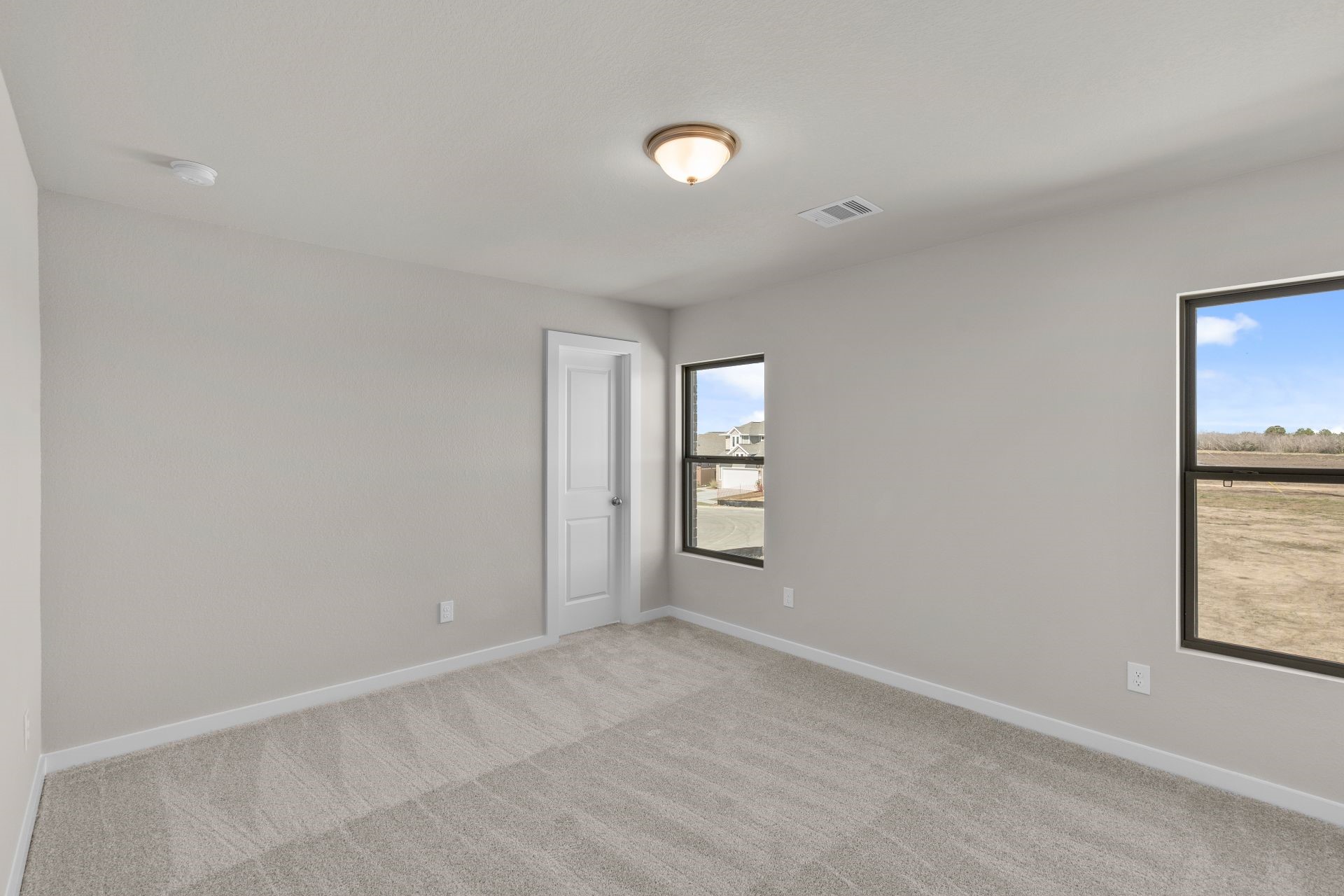13319 Prado Rdg Lane Rosharon, TX 77583 - Photo 13 of 33 an empty room with windows and closet