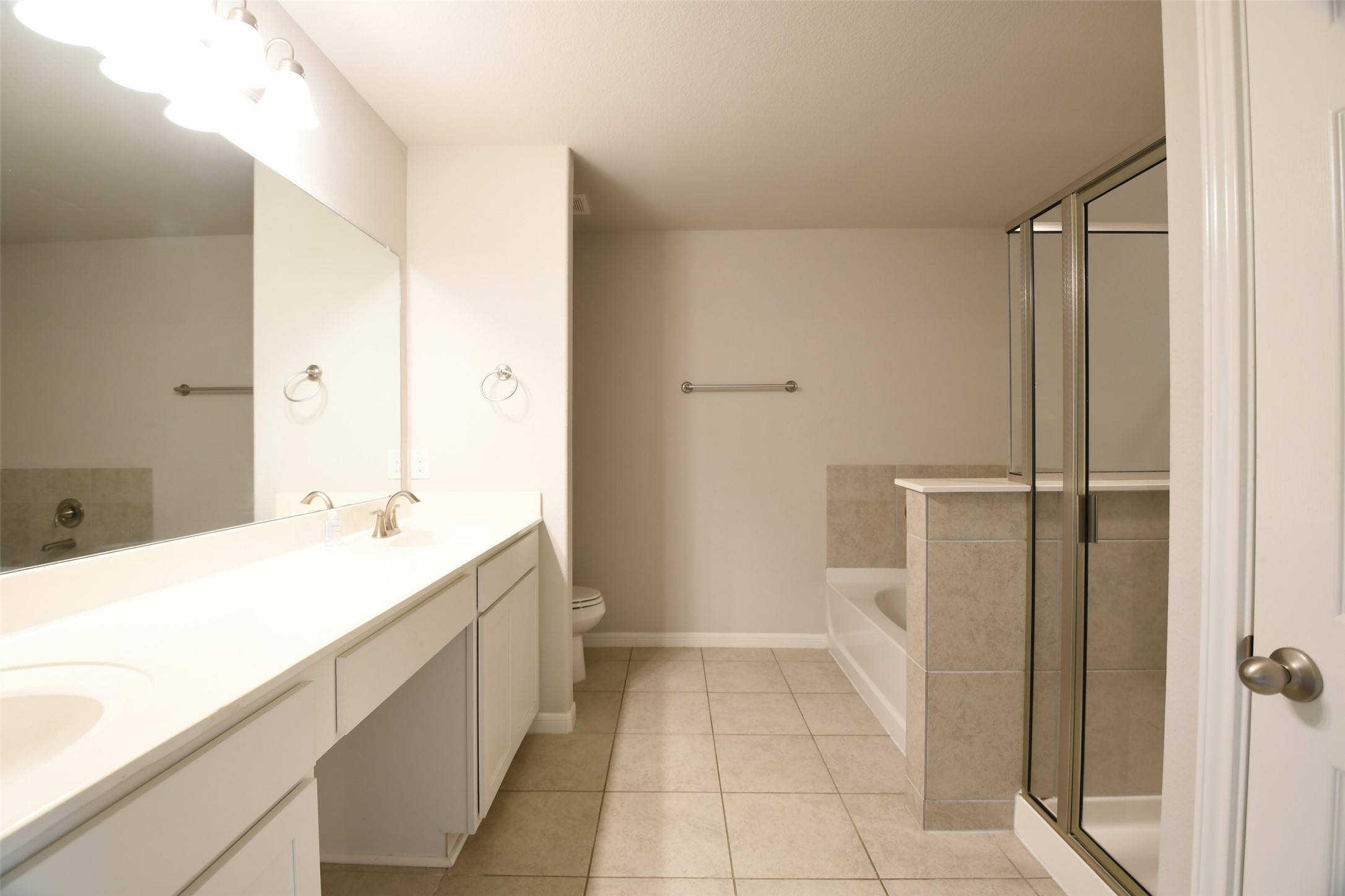 104 Camelot Pl Court Conroe, TX 77304 - Photo 20 of 34 a bathroom with a tub sink and mirror