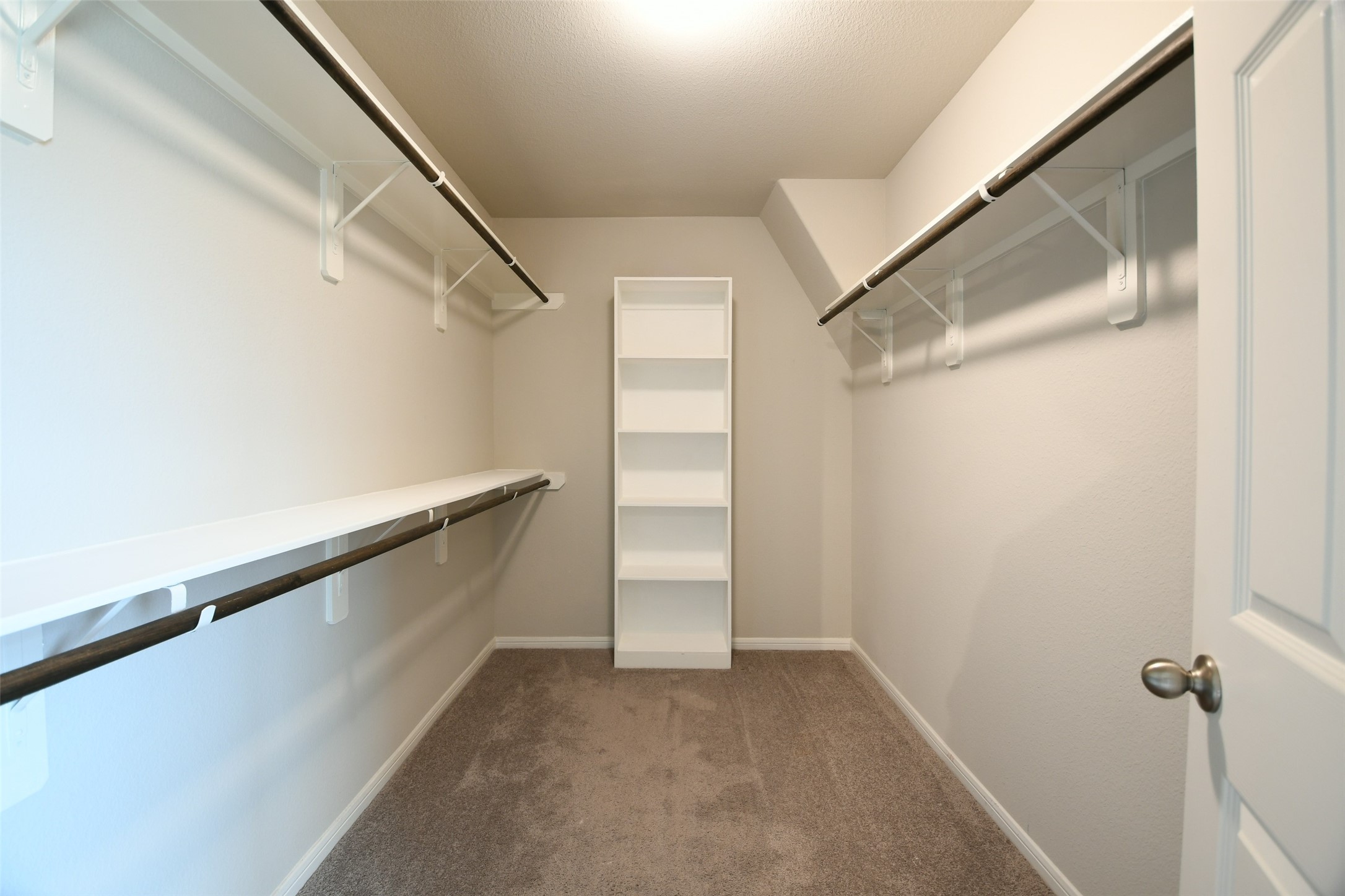 104 Camelot Pl Court Conroe, TX 77304 - Photo 23 of 34 a view of walk in closet