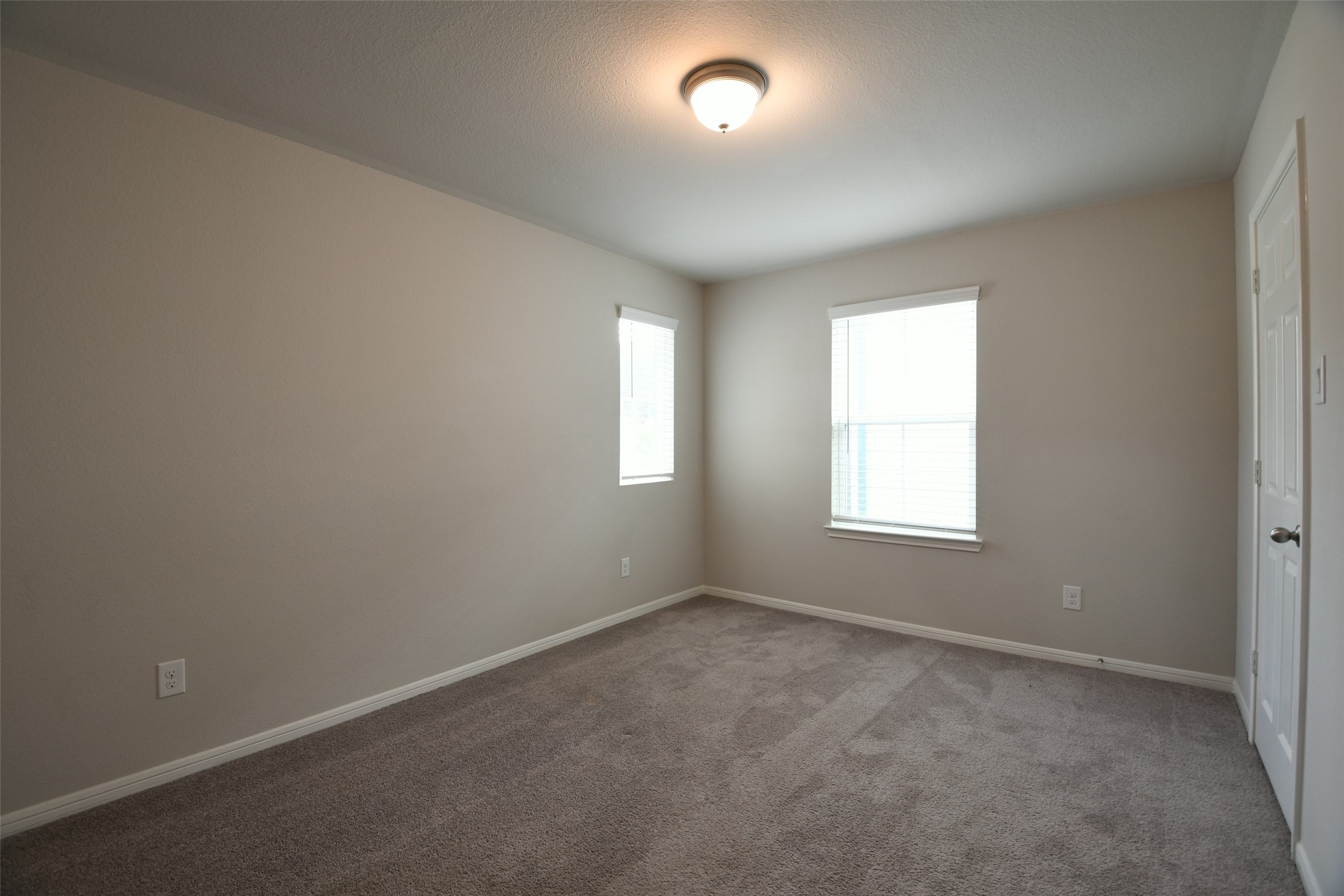 104 Camelot Pl Court Conroe, TX 77304 - Photo 24 of 34 an empty room with windows