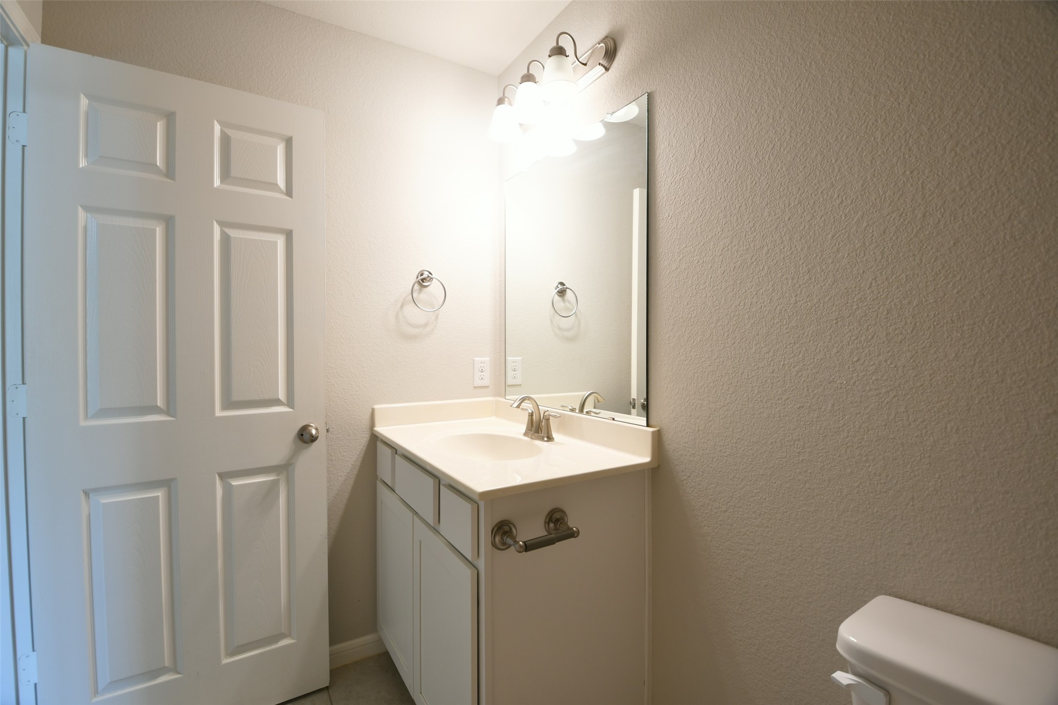 104 Camelot Pl Court Conroe, TX 77304 - Photo 27 of 34 a bathroom with a sink a toilet and mirror
