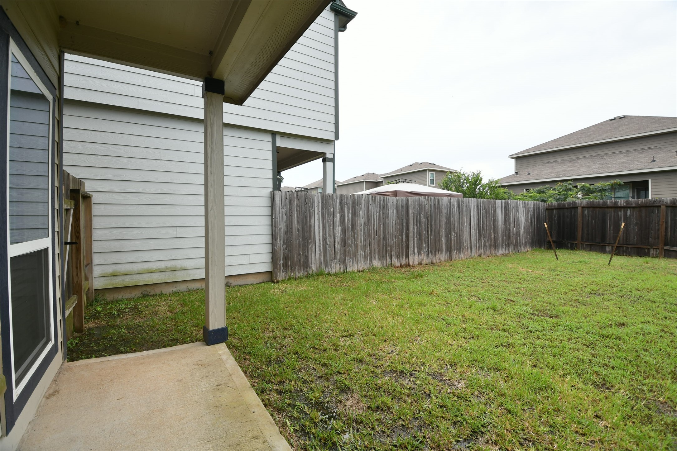 104 Camelot Pl Court Conroe, TX 77304 - Photo 31 of 34 a view of a backyard with wooden fence