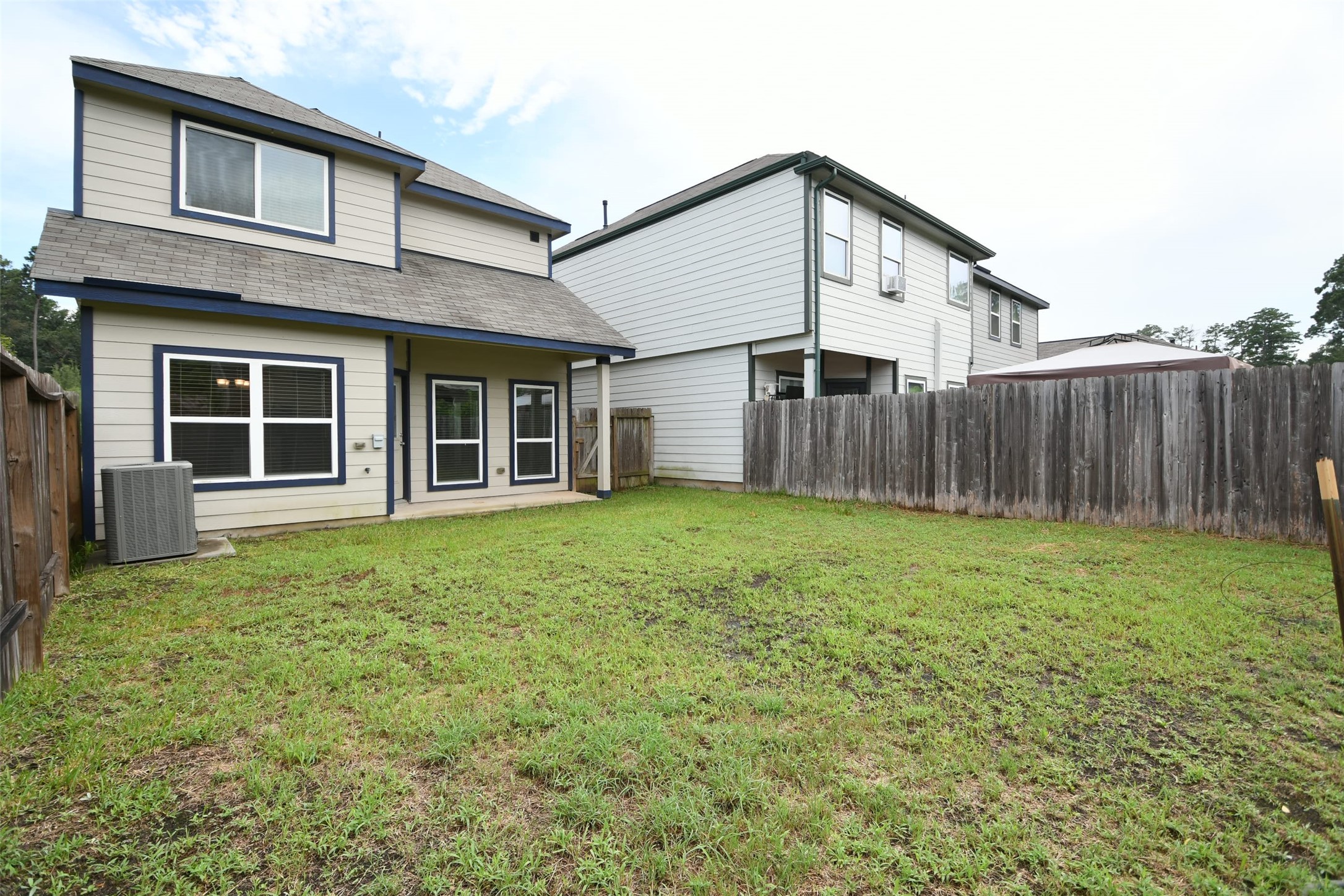 104 Camelot Pl Court Conroe, TX 77304 - Photo 34 of 34 a front view of a house with garden