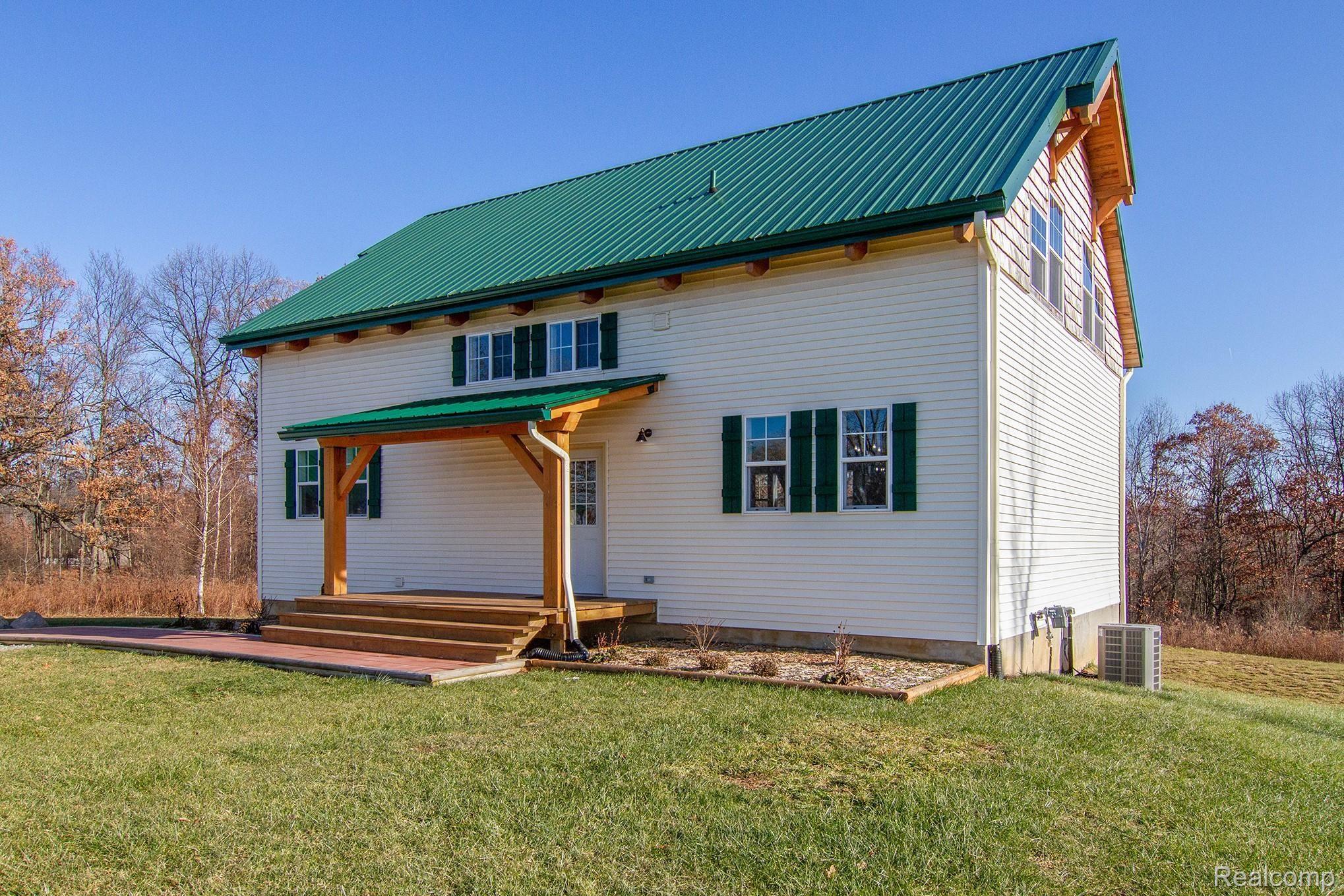220 North Hayes Road Lapeer, MI 48446 - Photo 6 of 39 IMG_7250.jpg