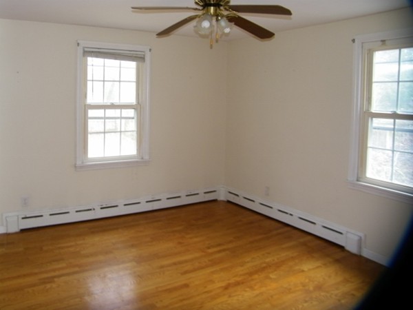 29 Wheeler Avenue Springfield, MA 01118 - Photo 5 of 6 Gallery Image 5