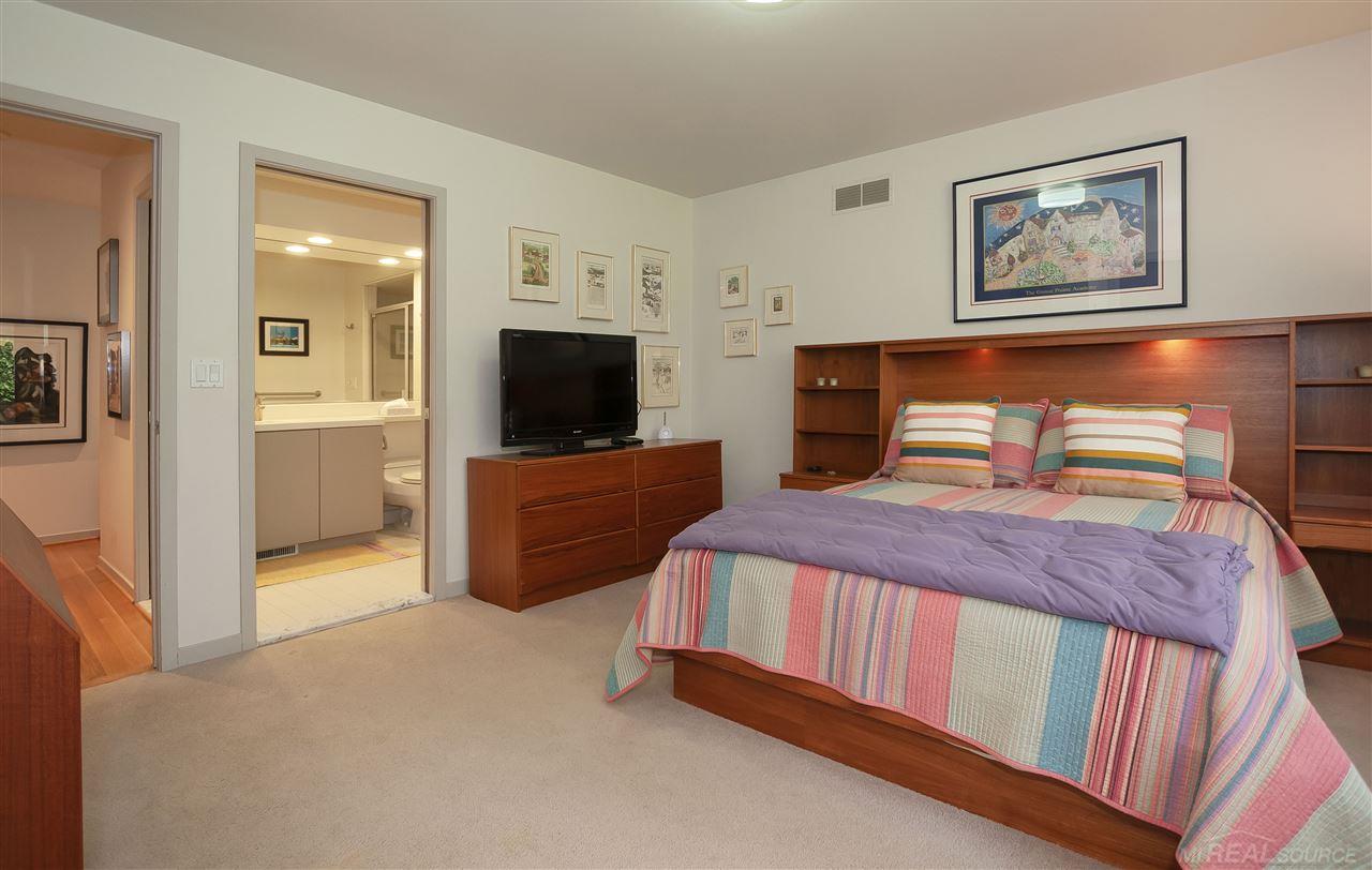181 Lothrop Road Grosse Pointe, MI 48236 - Photo 33 of 77 31390616-32.JPG