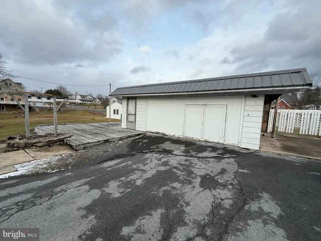 a house view with a outdoor space