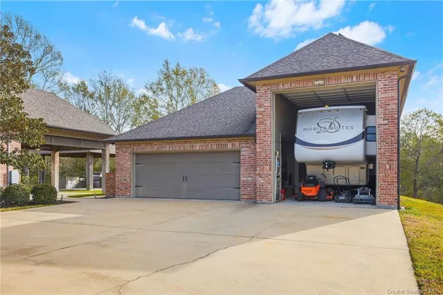 $735,000 | 1476 Hickory Ridge Drive, Lake Charles, LA 70611